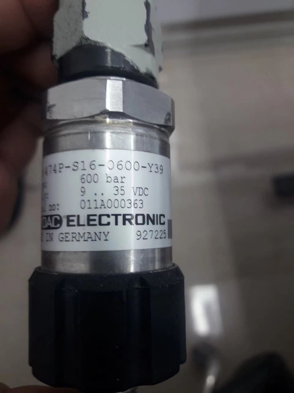 PRESSURE TRANSDUCER